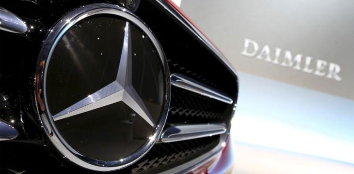 Daimler and RIDDLE&CODE partner to launch a hardware car wallet