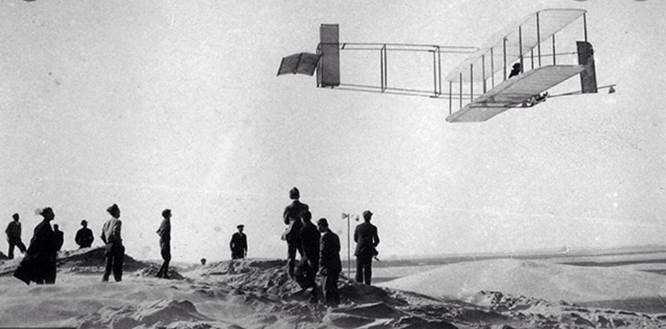 wright brothers fying their plane