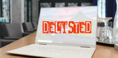 laptop with delisted written across the screen