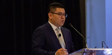 Lin-Zheming-introduces-newly-released-Badge-at-BSV-online-business-seminar Photo of Lin Zheming giving a talk