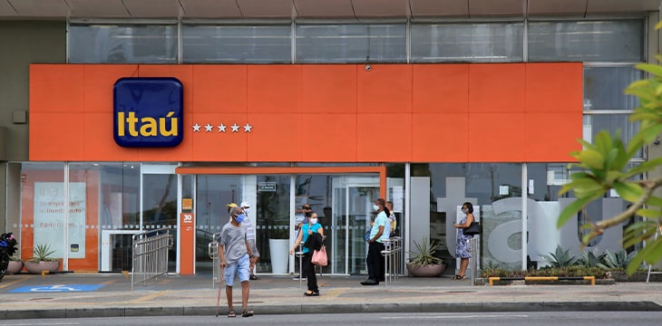 People on front of Banco Itau in Brazil