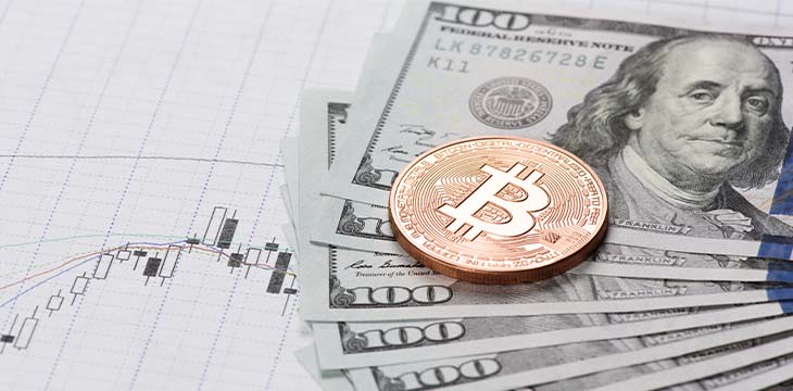 Bitcoin coin with money — Stock Editorial Photography