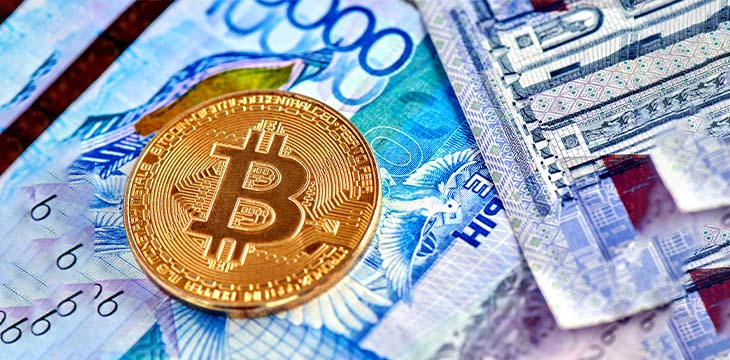 Kazakh tenge money and cryptocurrency Bitcoin close-up. Digital virtual internet currency investment concept — Stock Editorial Photography