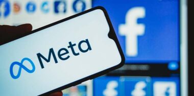 Facebook rebranding to new name and logo Meta on mobile phone — Stock Editorial Photography