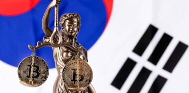 Justice of scale and bitcoin, cryptocurrency crime in Korea concept — Stock Editorial Photography