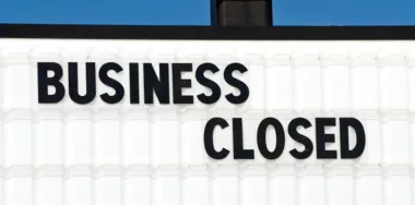closed retailed business sign