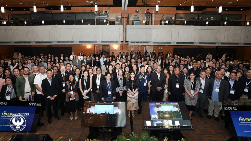 Participants of the 2024 Financial Education Stakeholders' Congress with officials of the BSP and partner institutions