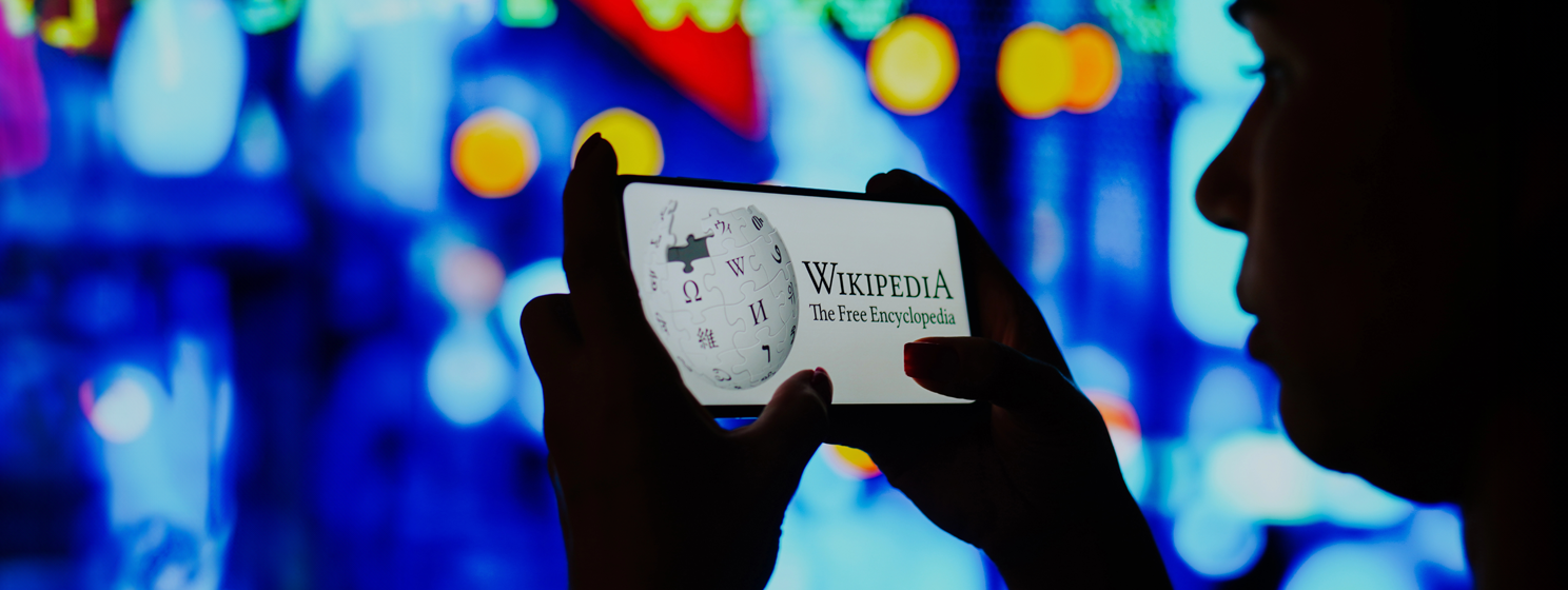 Wikipedia on a mobile phone